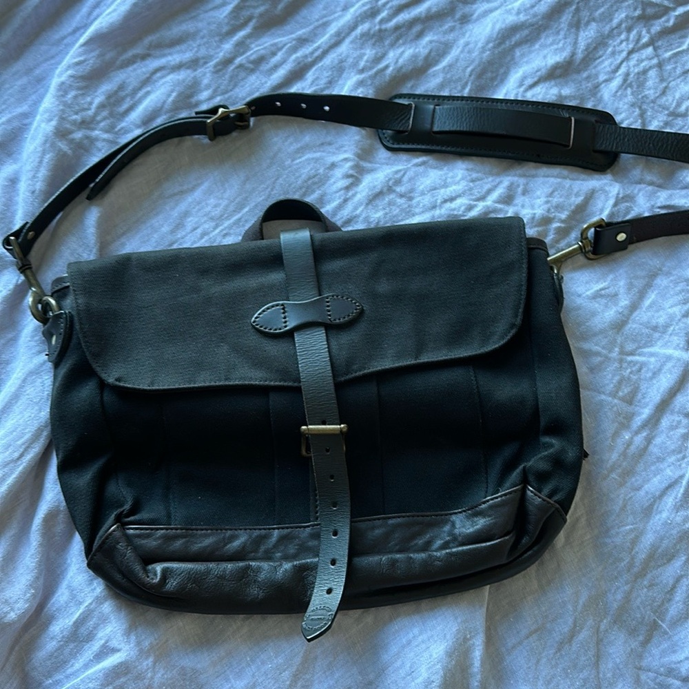 Filson Messenger Bag Style No. 70025 Black Rugged Twill RARE Discontinued USA